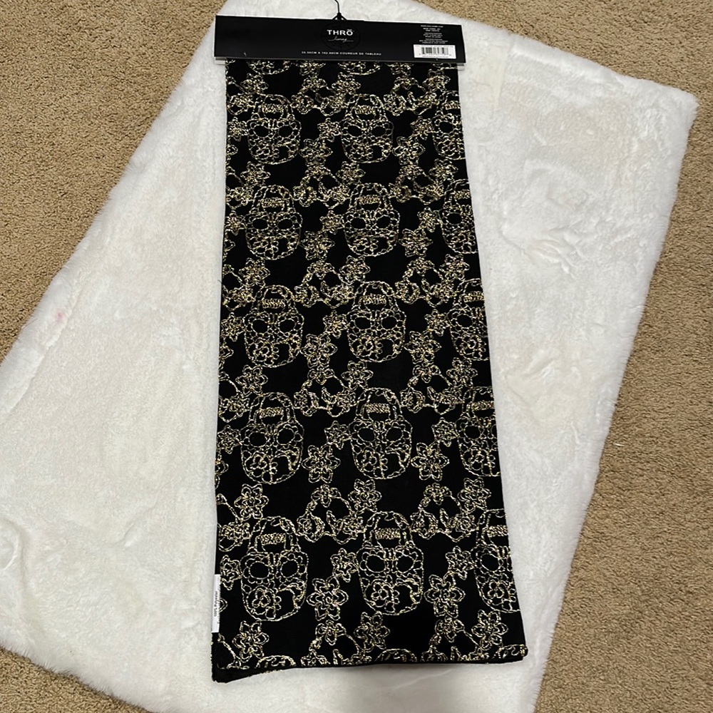 NWT gold Skull print table runner